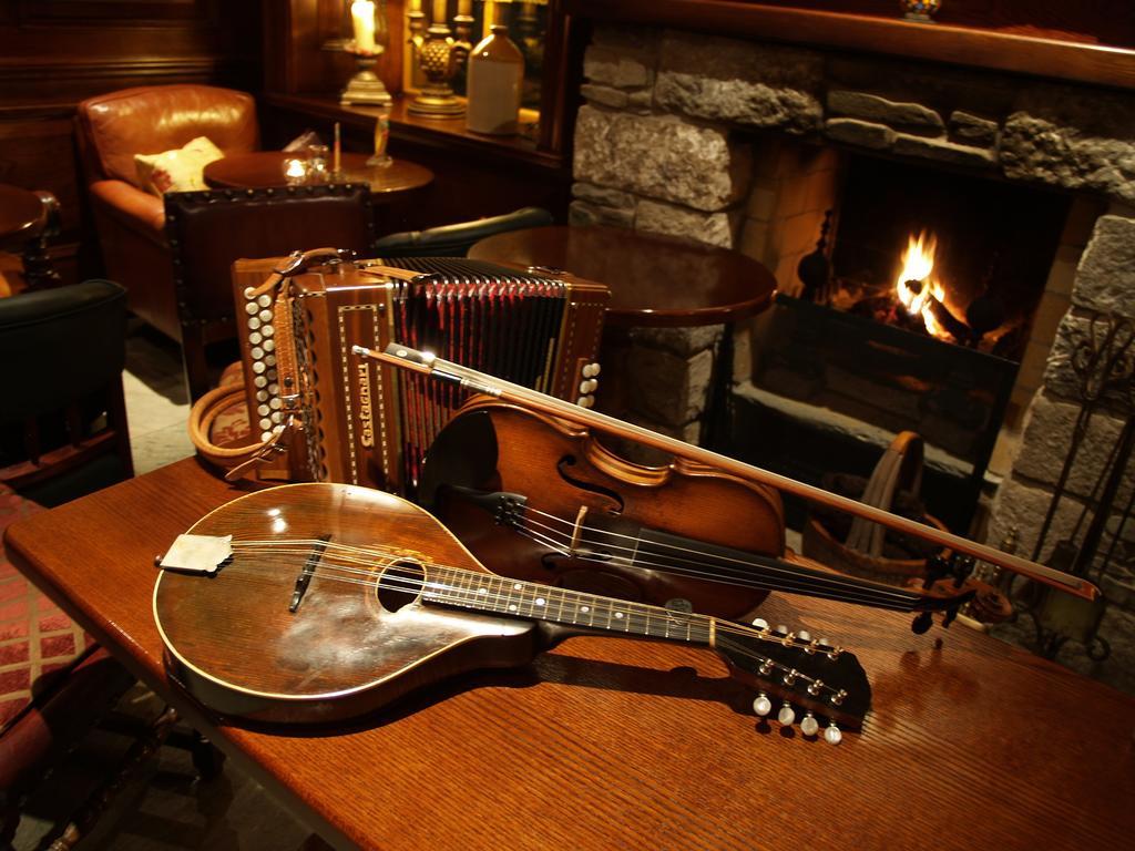 Riverbank, Country Pub And Guesthouse Carrickmacross Bagian luar foto