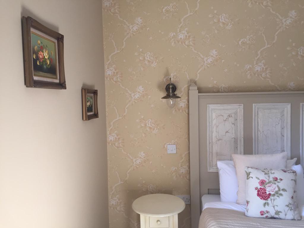 Riverbank, Country Pub And Guesthouse Carrickmacross Bagian luar foto