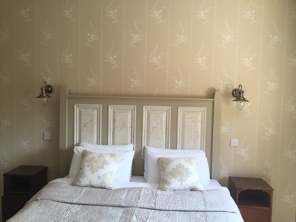 Riverbank, Country Pub And Guesthouse Carrickmacross Bagian luar foto