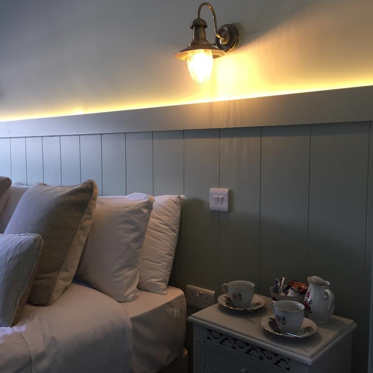 Riverbank, Country Pub And Guesthouse Carrickmacross Bagian luar foto