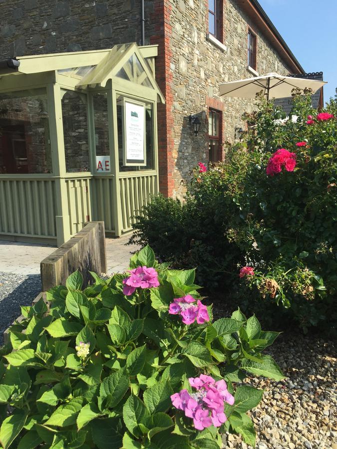 Riverbank, Country Pub And Guesthouse Carrickmacross Bagian luar foto